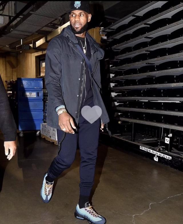 小法：不认为差距有那么大，有国米那种前锋你总会更接近胜利（小法：差距没那么夸张，若拥有国米那样的前锋，胜利会更近）