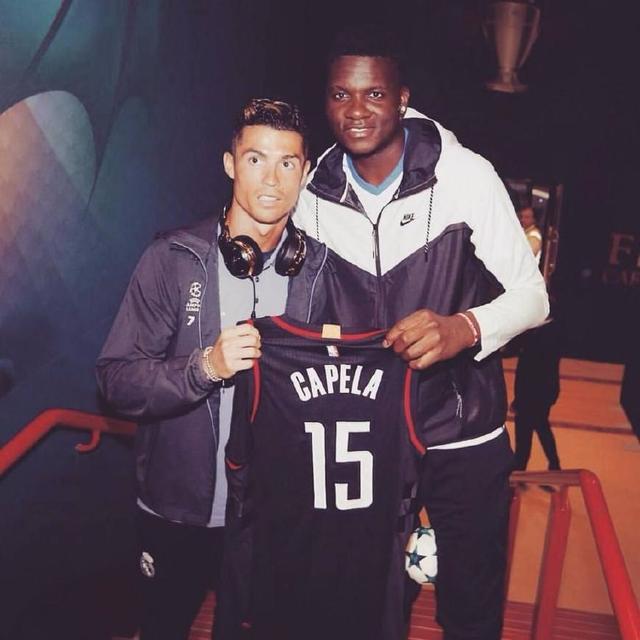 全市场：那不勒斯正寻找安古伊萨替代者，最现实的选择是梅努（全市场：那不勒斯物色安古伊萨替身，梅努被视为最现实人选）