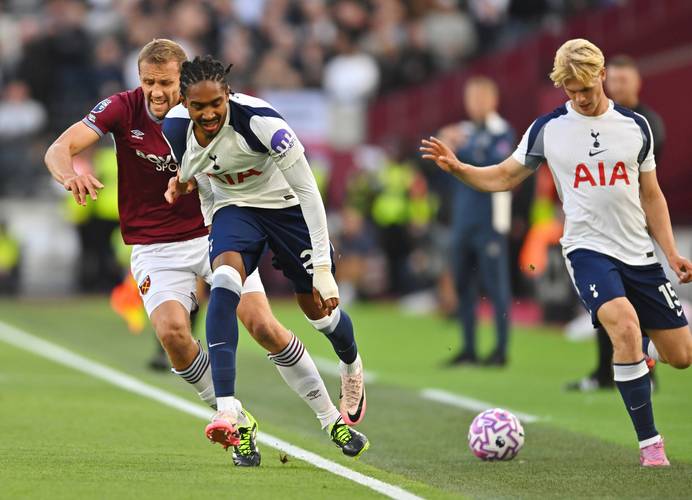 篮球湖人新秀完成生涯首次双双（湖人新秀斩获生涯首个两双）