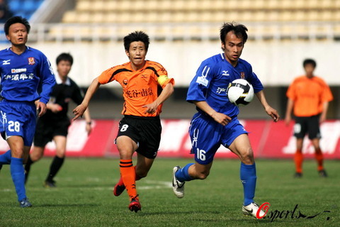 新鹏城推出与深圳本土潮流品牌COSTS联名限定球衣，售价799元（新鹏城携手深圳潮牌COSTS发布联名限量球衣，定价799元）