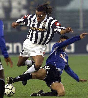 欧冠战报：马杜埃凯双响，马丁内利破门，阿森纳3-0布鲁日（欧冠：马杜埃凯梅开二度，马丁内利建功，阿森纳3-0完胜布鲁日）