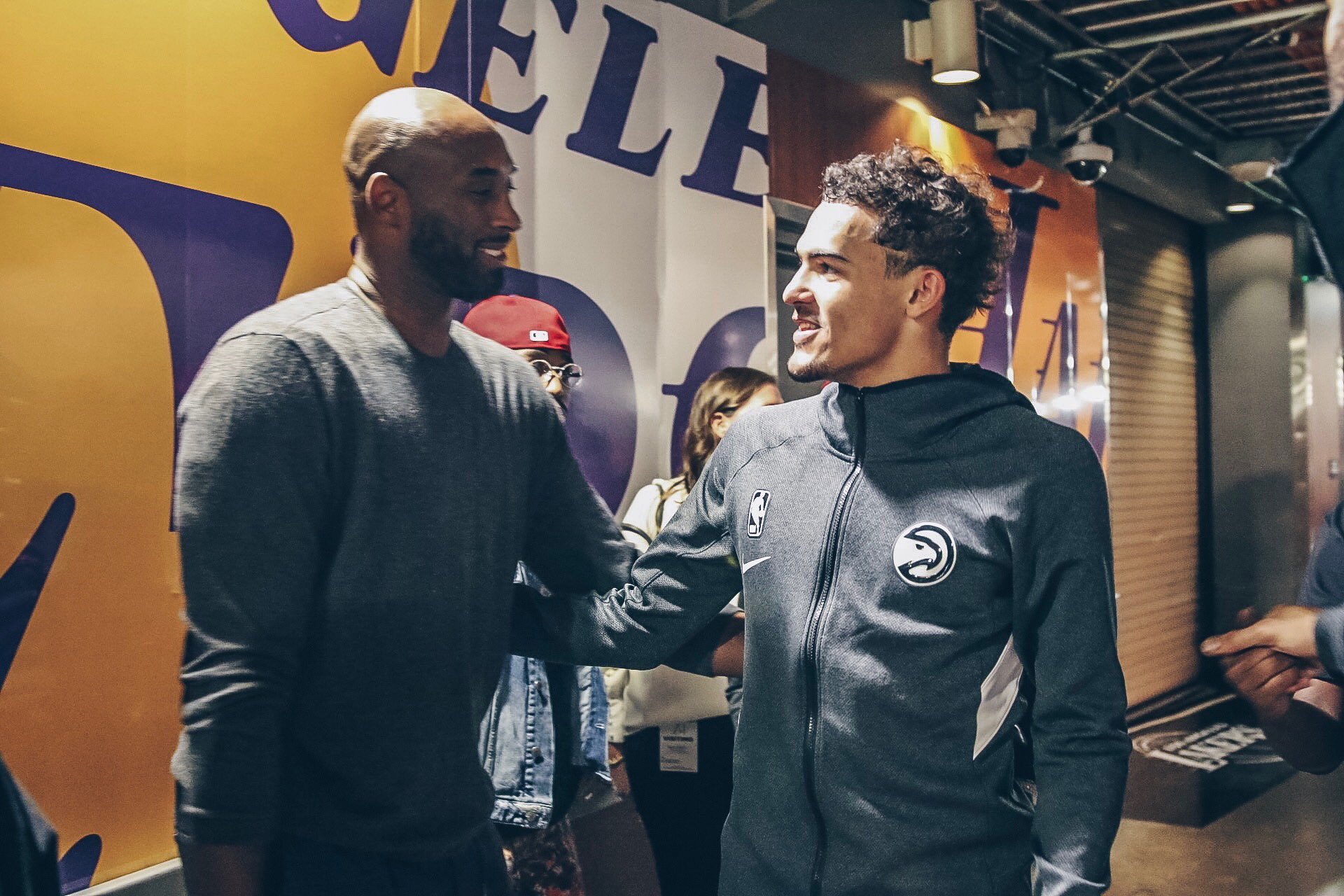 据此前的报道，网友爆料昨夜宁波男篮对阵吉林的赛中，宁波替补席用平板电脑观看电竞比赛。（网友爆料：昨夜宁波男篮对阵吉林期间，替补席用平板观看电竞比赛）