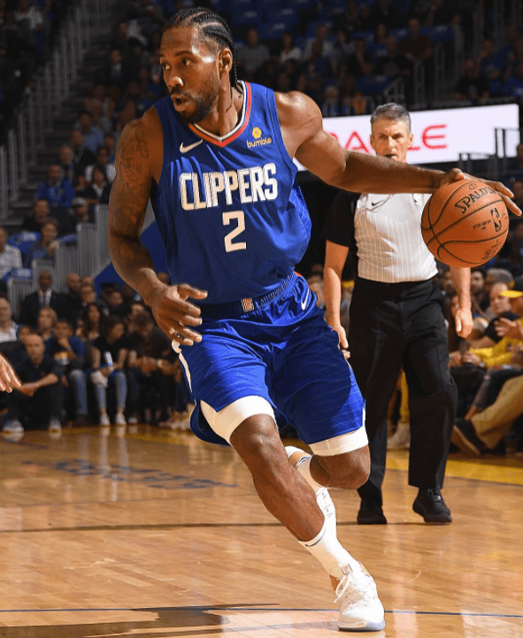 世体：弗里克现场观看加泰罗尼亚比赛，重点关注贝尔纳尔表现（世体：弗里克现身加泰罗尼亚赛场，目光锁定贝尔纳尔）