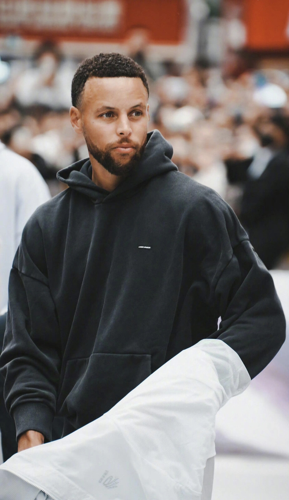 杨毅解析森林狼&雷霆末节激情，畅谈比赛尺度与技巧（杨毅点评森林狼与雷霆末节火爆对决：聊判罚尺度与球员技巧）