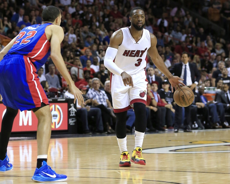 得分机器！史密斯半场11中7&三分7中4砍下19分7板3助（手感火热！史密斯半场11投7中、三分7投4中，轰下19分7篮板3助攻）