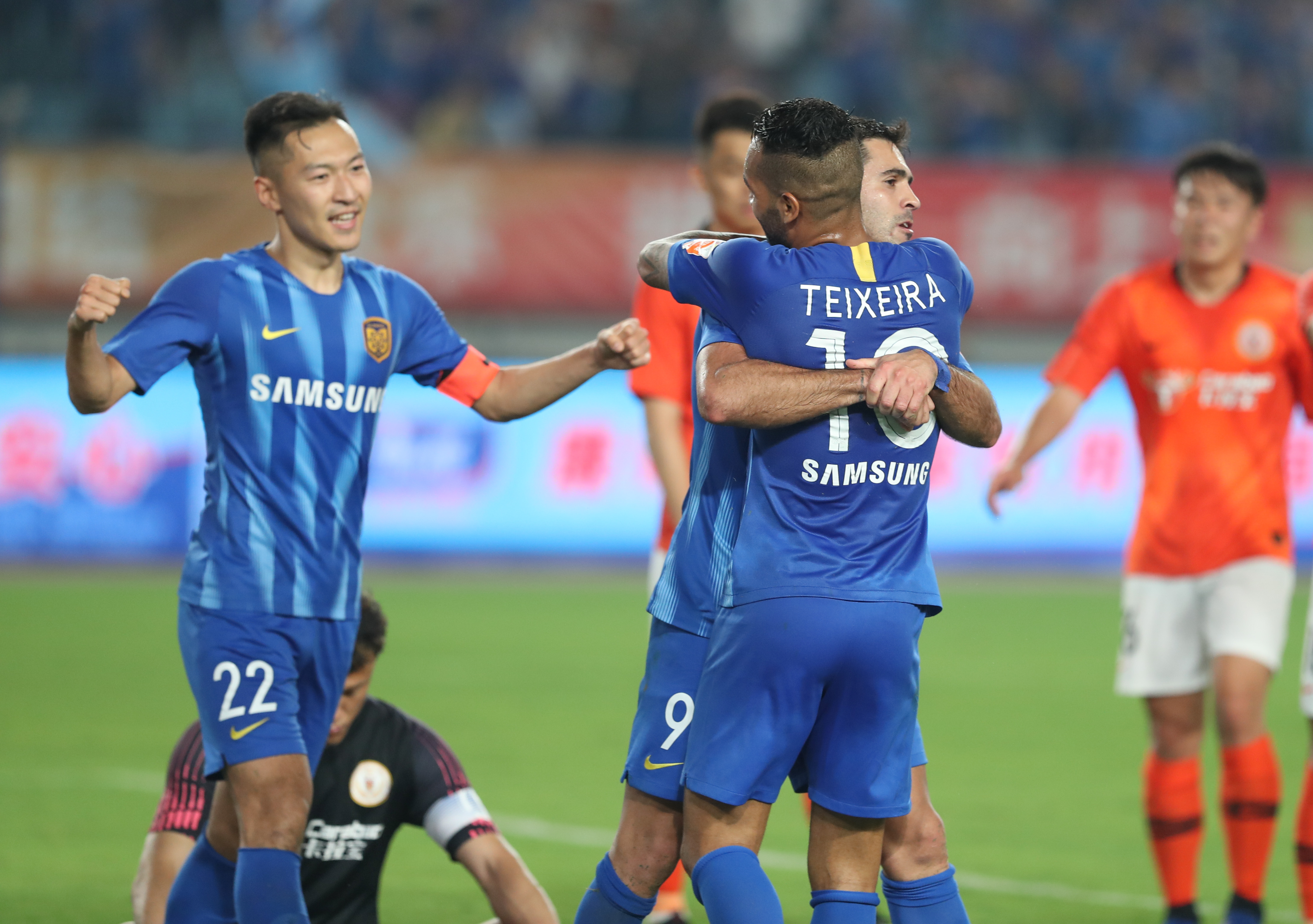 国米中场调度效率惊人（国米中场掌控全局，运转效率爆表）