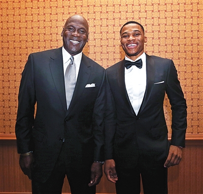 泰伦·卢：我和弗兰克一直保持紧密合作，在引援上我们有共识（泰伦·卢：与弗兰克保持密切配合，引援思路一致）